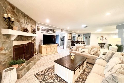 House in Palm Harbor, Florida 3 bedrooms, 205.69 sq.m. № 1550383 - photo 9