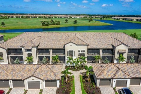 Condo in Bradenton, Florida, 2 bedrooms in LAKEWOOD NATIONAL  № 248891 - photo 2