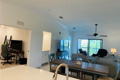 Condo in Bradenton, Florida, 2 bedrooms in LAKEWOOD NATIONAL  № 248891 - photo 12