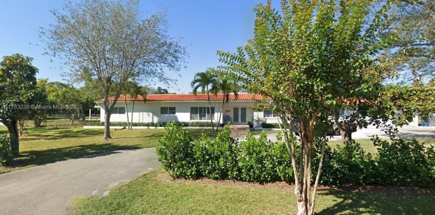 Casa en Miami, Florida 4 dormitorios, 227.8 m2 № 1704557