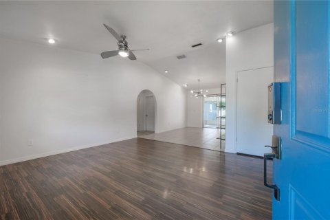 House in Lutz, Florida 4 bedrooms, 127.46 sq.m. № 2403685 - photo 3
