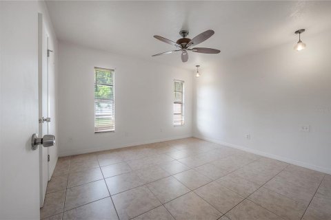 House in Lutz, Florida 4 bedrooms, 127.46 sq.m. № 2403685 - photo 9