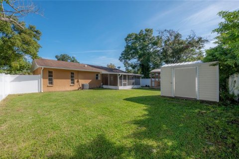 House in Lutz, Florida 4 bedrooms, 127.46 sq.m. № 2403685 - photo 21
