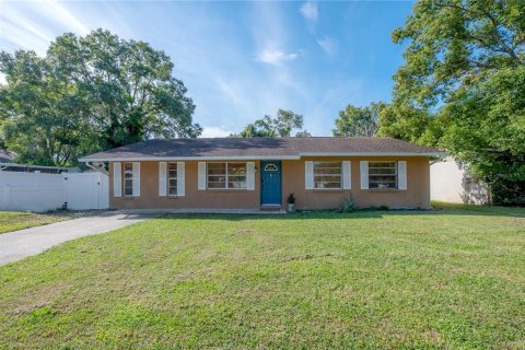 House in Lutz, Florida 4 bedrooms, 127.46 sq.m. № 2403685