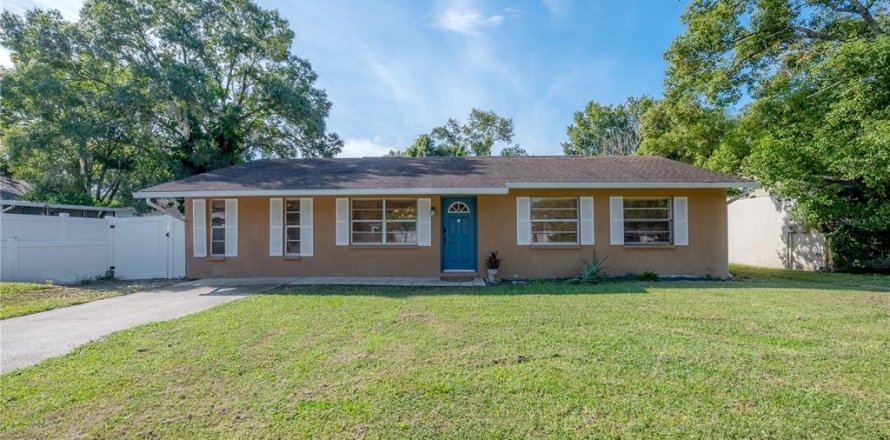 House in Lutz, Florida 4 bedrooms, 127.46 sq.m. № 2403685