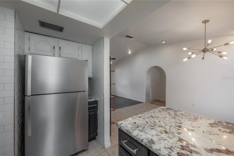 House in Lutz, Florida 4 bedrooms, 127.46 sq.m. № 2403685 - photo 8