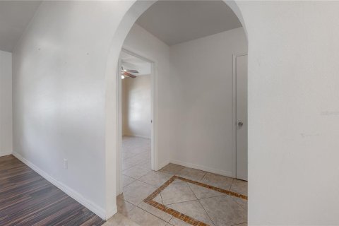 House in Lutz, Florida 4 bedrooms, 127.46 sq.m. № 2403685 - photo 18