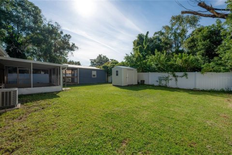 House in Lutz, Florida 4 bedrooms, 127.46 sq.m. № 2403685 - photo 2