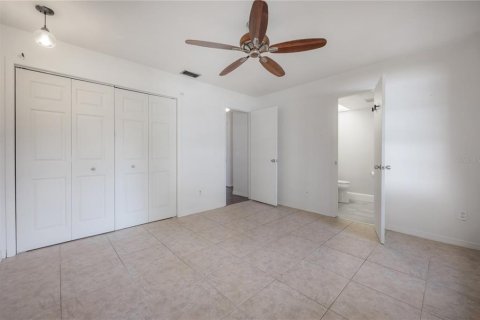 House in Lutz, Florida 4 bedrooms, 127.46 sq.m. № 2403685 - photo 10