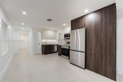 Villa ou maison à louer à Miami, Floride: 3 chambres, 98.85 m2 № 2023972 - photo 6