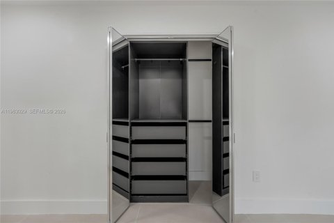 Villa ou maison à louer à Miami, Floride: 3 chambres, 98.85 m2 № 2023972 - photo 17