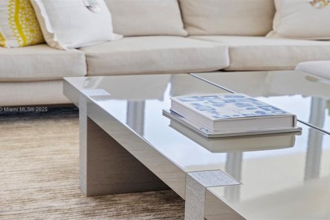 Condo in Miami Beach, Florida, 3 bedrooms  № 2022976 - photo 12