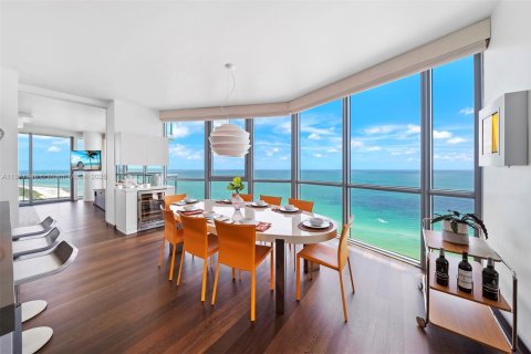 Condo in Miami Beach, Florida, 3 bedrooms  № 2022976 - photo 21