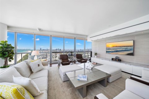 Condo in Miami Beach, Florida, 3 bedrooms  № 2022976 - photo 10