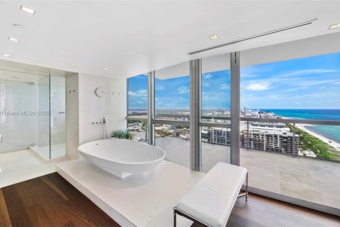 Condo in Miami Beach, Florida, 3 bedrooms  № 2022976 - photo 29