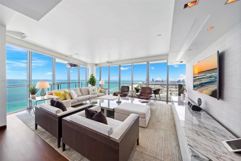 Condo in Miami Beach, Florida, 3 bedrooms  № 2022976 - photo 2
