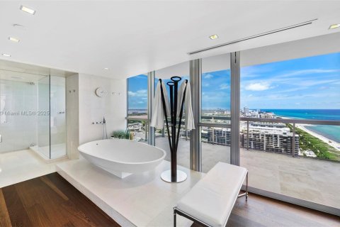 Condo in Miami Beach, Florida, 3 bedrooms  № 2022976 - photo 30