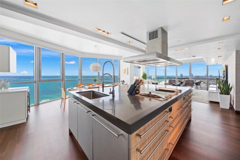 Condo in Miami Beach, Florida, 3 bedrooms  № 2022976 - photo 15