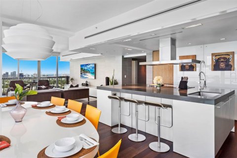 Condo in Miami Beach, Florida, 3 bedrooms  № 2022976 - photo 18