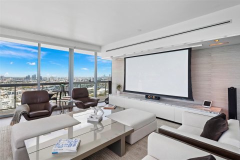 Condo in Miami Beach, Florida, 3 bedrooms  № 2022976 - photo 11