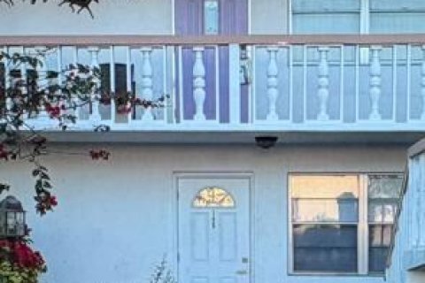 Condominio en alquiler en West Palm Beach, Florida, 2 dormitorios, 74.14 m2 № 2084892 - foto 2