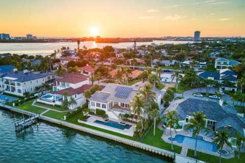 Villa ou maison à vendre à Sarasota, Floride: 4 chambres, 429.02 m2 № 1915385 - photo 1