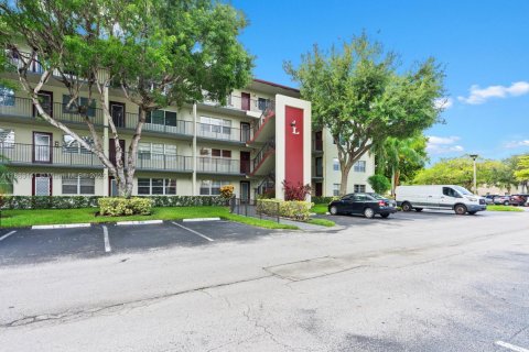 Copropriété à vendre à Pembroke Pines, Floride: 2 chambres, 96.99 m2 № 1890340 - photo 20