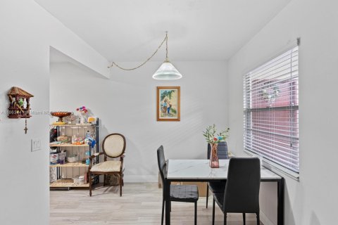 Copropriété à vendre à Pembroke Pines, Floride: 2 chambres, 96.99 m2 № 1890340 - photo 6