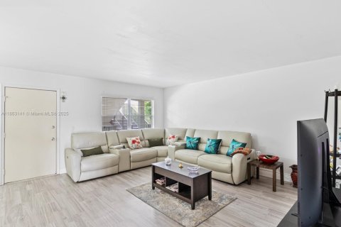Copropriété à vendre à Pembroke Pines, Floride: 2 chambres, 96.99 m2 № 1890340 - photo 4