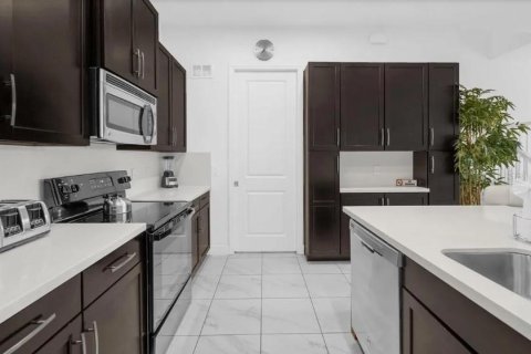 Touwnhouse à louer à Davenport, Floride: 5 chambres, 204.76 m2 № 2122347 - photo 4