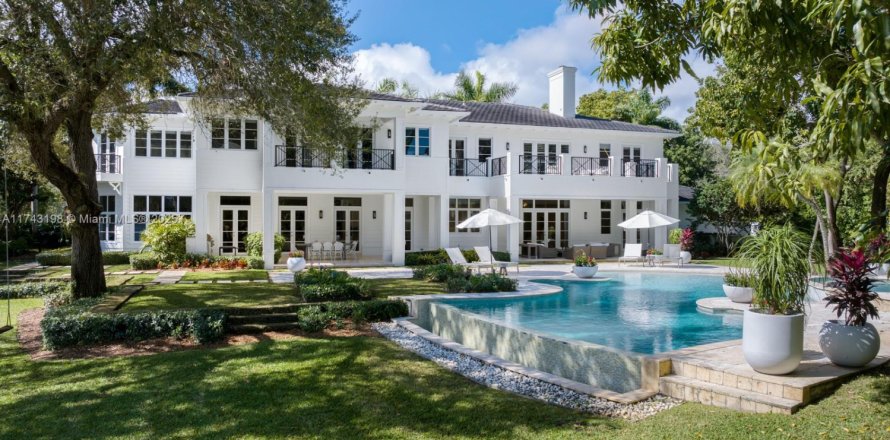House in Coral Gables, Florida 7 bedrooms, 875.7 sq.m. № 1921311