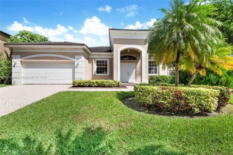 House in Miami, Florida 3 bedrooms, 197.88 sq.m. № 1923724 - photo 1