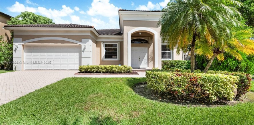 House in Miami, Florida 3 bedrooms, 197.88 sq.m. № 1923724