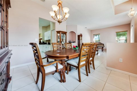 House in Miami, Florida 3 bedrooms, 197.88 sq.m. № 1923724 - photo 8