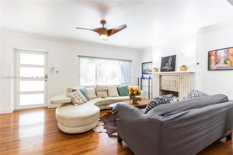 Villa ou maison à louer à Miami, Floride: 5 chambres, 199.74 m2 № 2018407 - photo 14