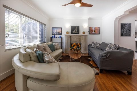 Villa ou maison à louer à Miami, Floride: 5 chambres, 199.74 m2 № 2018407 - photo 17