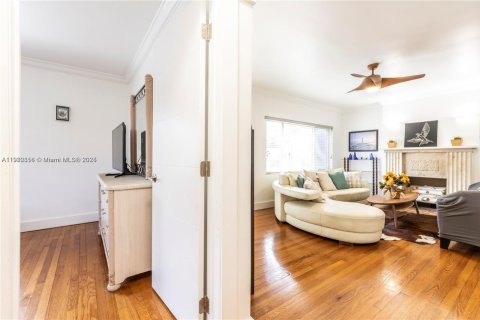 Villa ou maison à louer à Miami, Floride: 5 chambres, 199.74 m2 № 2018407 - photo 16