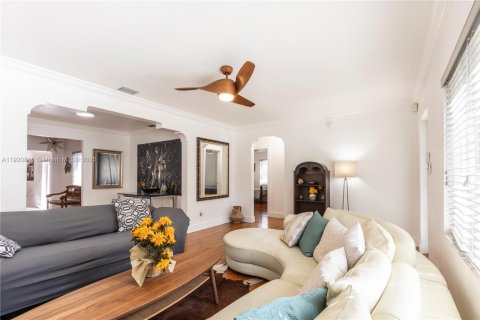 Villa ou maison à louer à Miami, Floride: 5 chambres, 199.74 m2 № 2018407 - photo 5