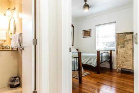 Villa ou maison à louer à Miami, Floride: 5 chambres, 199.74 m2 № 2018407 - photo 15