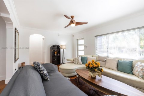 Villa ou maison à louer à Miami, Floride: 5 chambres, 199.74 m2 № 2018407 - photo 8