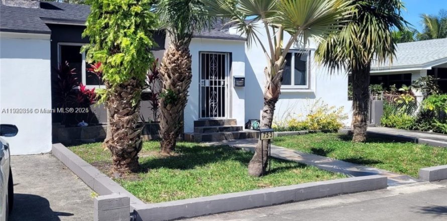 Villa ou maison à Miami, Floride 5 chambres, 199.74 m2 № 2018407