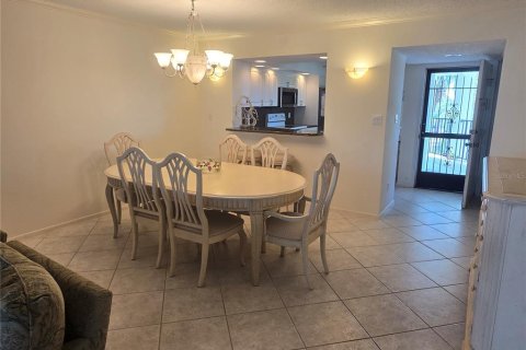 Condo in Longboat Key, Florida, 2 bedrooms  № 2212903 - photo 11