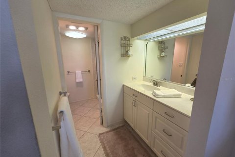 Condo in Longboat Key, Florida, 2 bedrooms  № 2212903 - photo 20