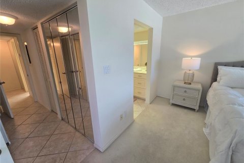 Condo in Longboat Key, Florida, 2 bedrooms  № 2212903 - photo 18