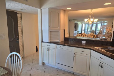 Condo in Longboat Key, Florida, 2 bedrooms  № 2212903 - photo 14
