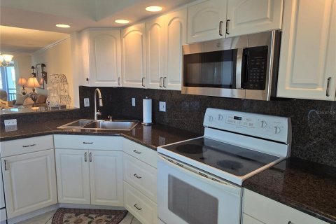 Condo in Longboat Key, Florida, 2 bedrooms  № 2212903 - photo 13