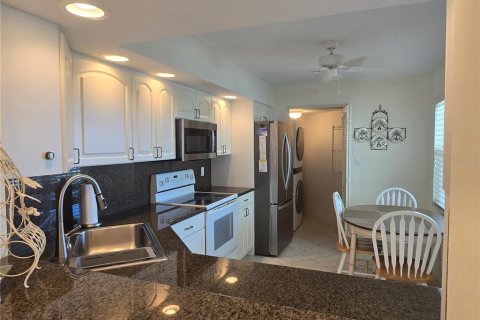 Condo in Longboat Key, Florida, 2 bedrooms  № 2212903 - photo 9