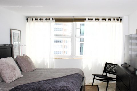 Condo in Hallandale Beach, Florida, 2 bedrooms  № 2052543 - photo 25