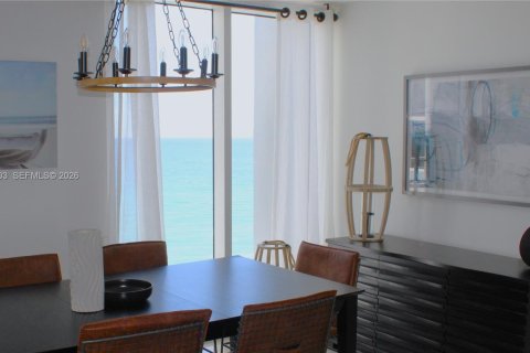 Condo in Hallandale Beach, Florida, 2 bedrooms  № 2052543 - photo 15