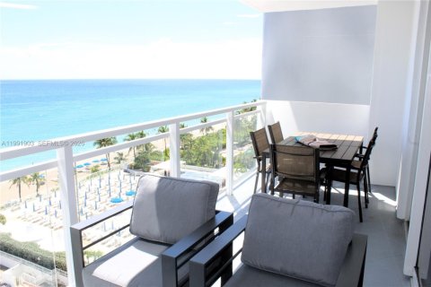 Condo in Hallandale Beach, Florida, 2 bedrooms  № 2052543 - photo 4